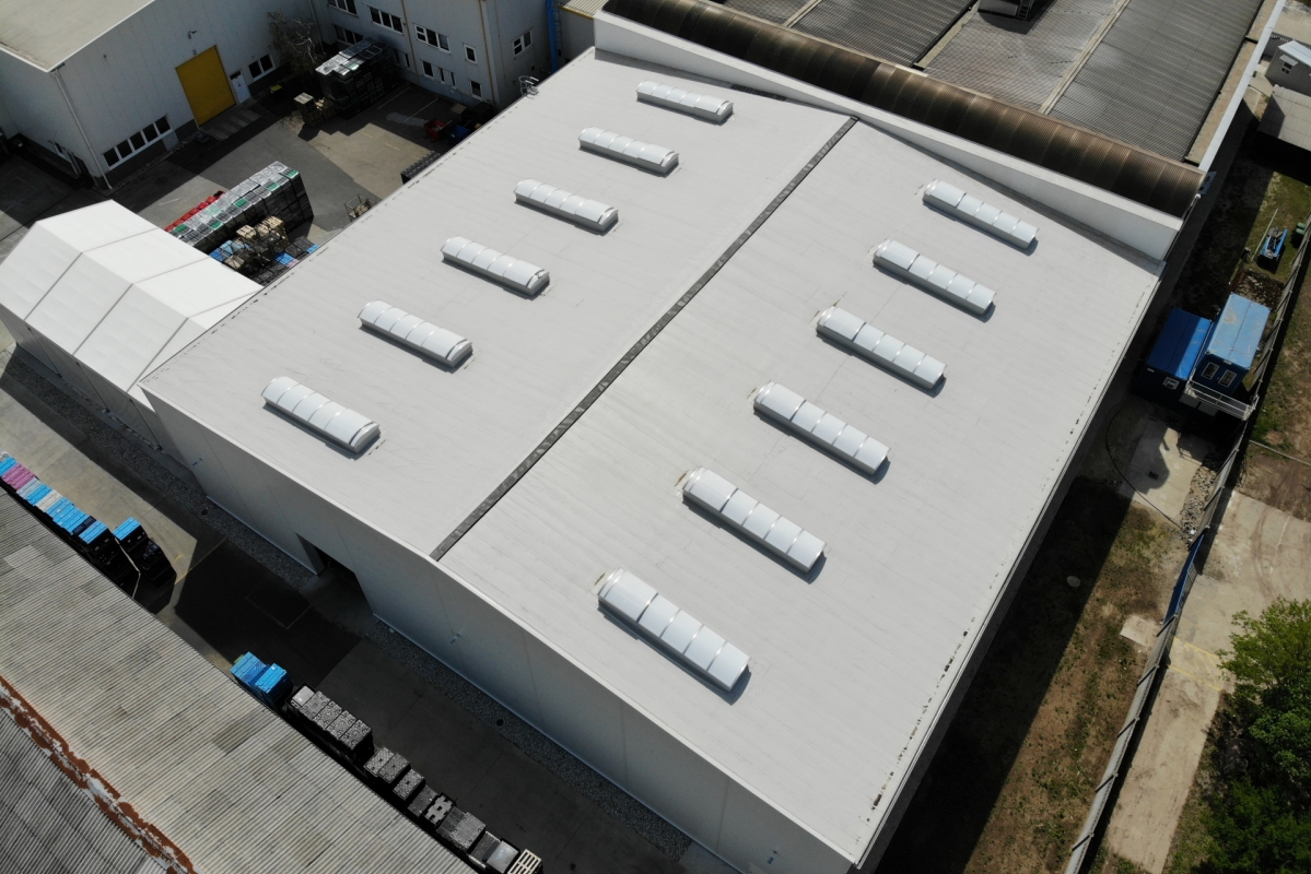 Robust Plastics dokkoló és csarnok